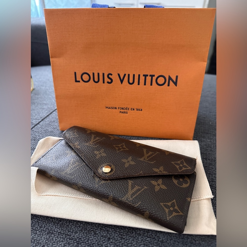 Louis Vuitton Sarah wallet!